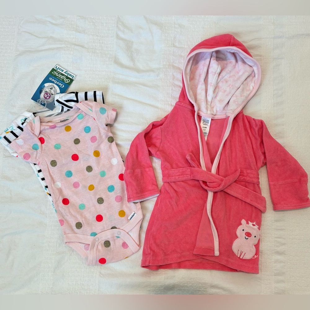 Pink Hooded Robe with Animal Patch Sat & Gerber organic onesies